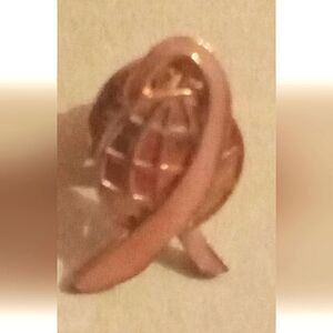 🩷Avon vintage breast cancer awareness pin